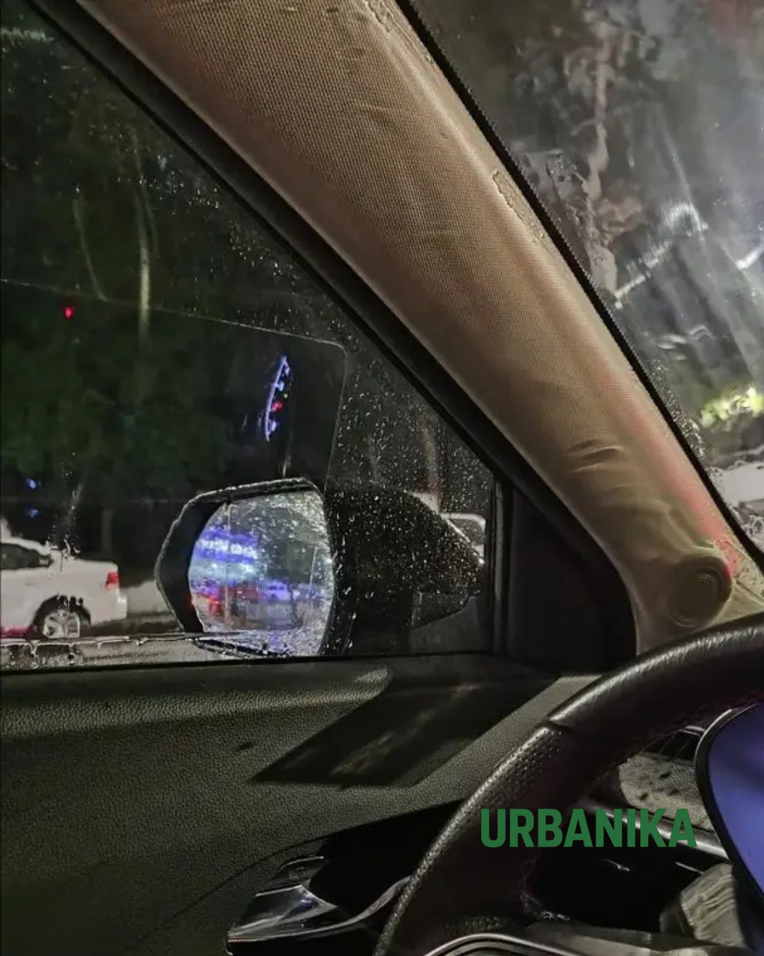 Película protectora de ventana para lluvia